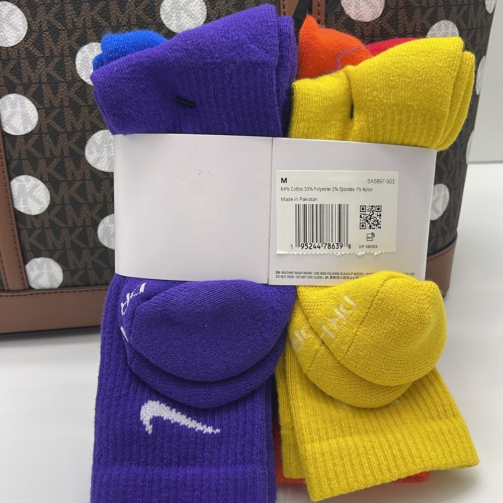Nike Everyday Plus Cushioned
Training Crew Socks (6 Pairs) - Picture 4 of 16